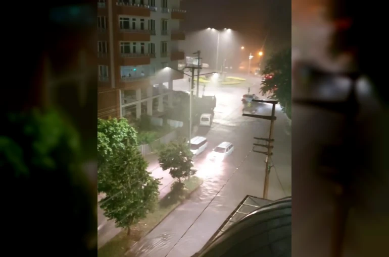 Çarşamba ilçesinde sağanak etkili oldu