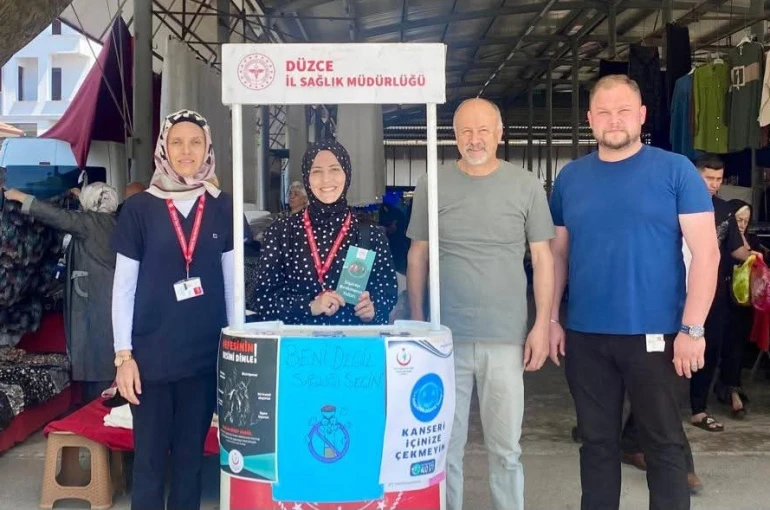 Çarşıda pazarda sağlıkla ilgili bilgilendirme