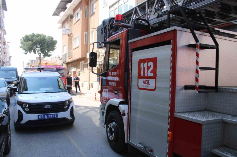 Çatıda yaktığı kablo ekipleri harekete geçirdi