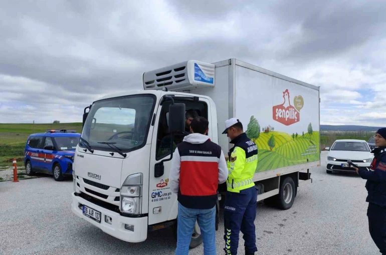 Çavdarhisar’da yol kontrol faaliyetleri 