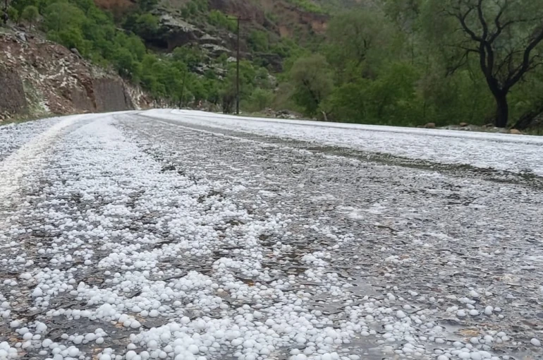 Çayırlı’da dolu yağışı etkili oldu