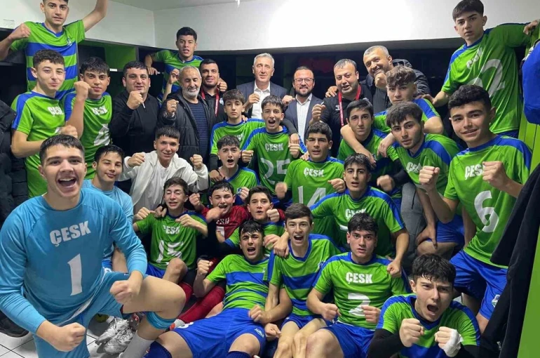 Çayırova Belediyesi Eğitim Spor Kulübü U-16 Futbol Takımı şampiyon oldu