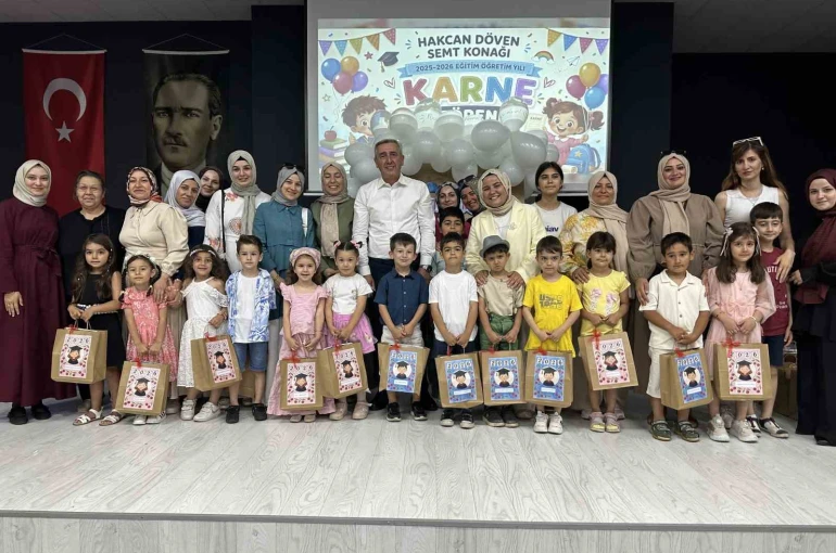 Çayırova Çocuk Kulübü öğrencileri karnelerini aldı