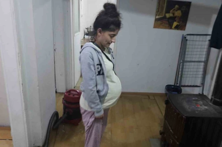 Çerkezköy’de sağanak etkili oldu: Evi lağım suyu bastı