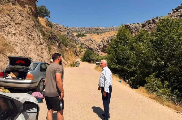 Çermik Belediye Başkanı Karamehmetoğlu, turistlerle bir araya geldi