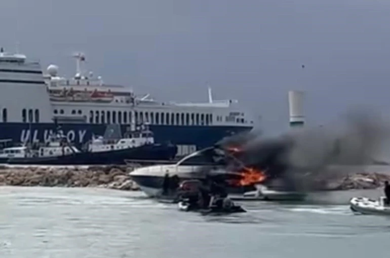 Çeşme’de motoryatta yangın paniği