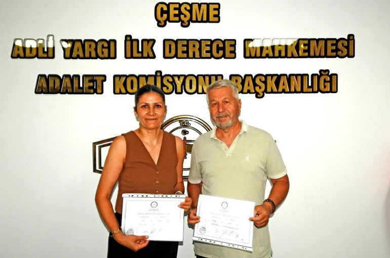 Çeşme’de yeni seçilen muhtarlar mazbatalarını aldı