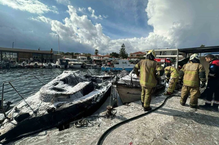 Çeşme’deki yangında 7 tekne alevlere teslim oldu 