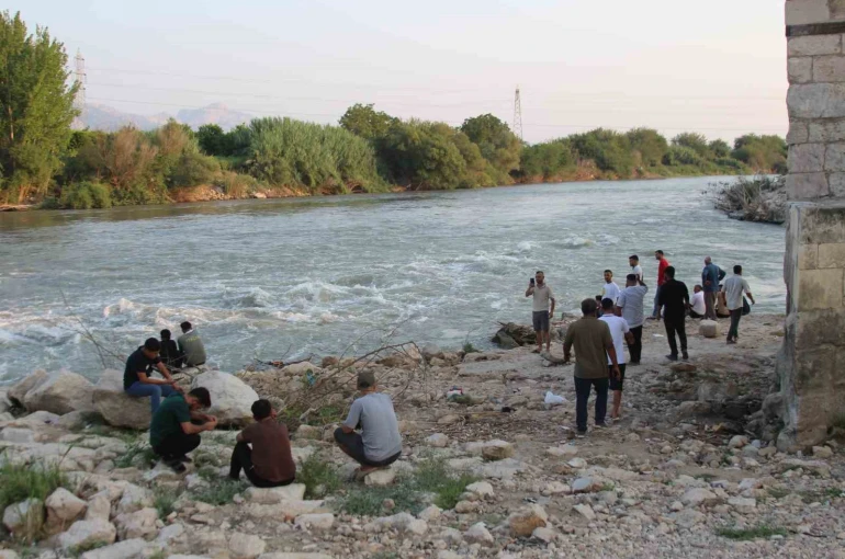 Ceyhan Nehri’ne serinlemek için giren 2 çocuk kayboldu