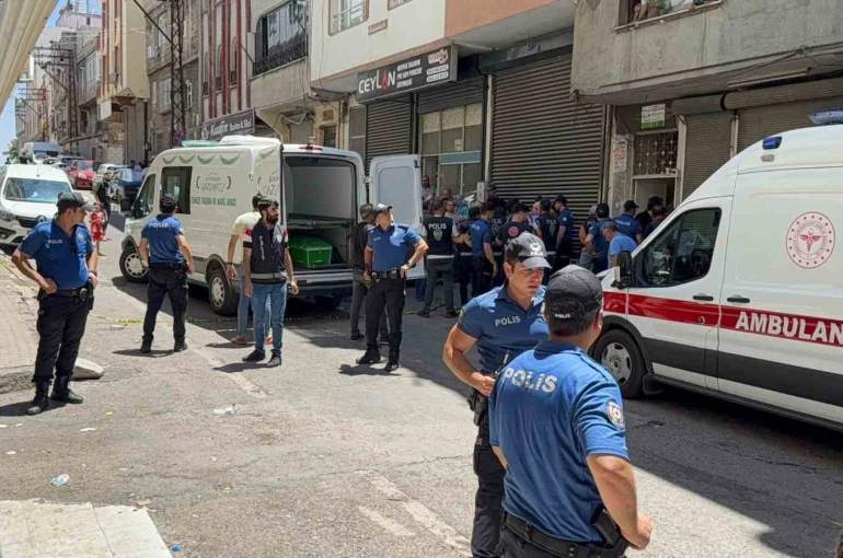 Cezaevinden izinli çıktı, eşini öldürdü 