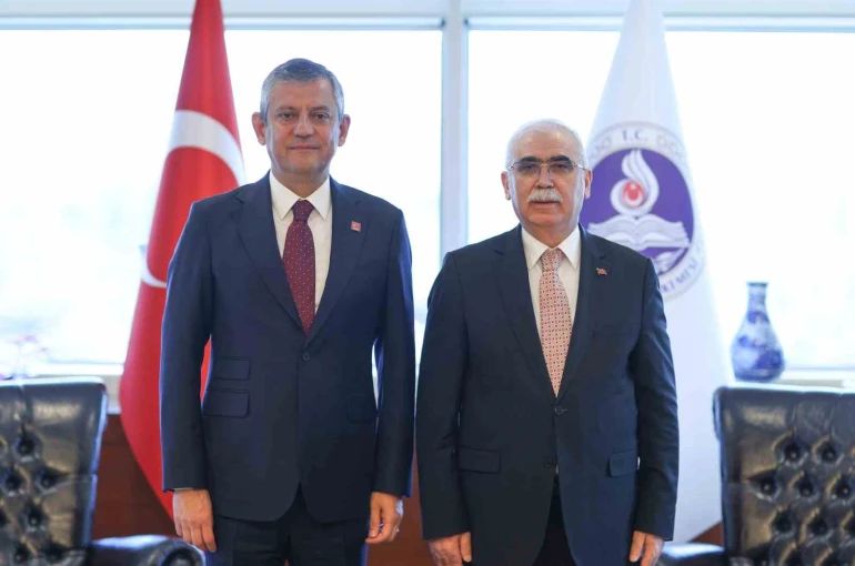 CHP Genel Başkanı Özel: "Anayasa Mahkemesi, Türkiye’de herkesin, her türlü tartışmadan uzak tutması gereken bir mahkeme"