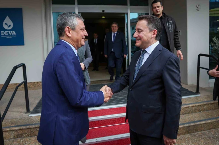 CHP Genel Başkanı Özel: "Anayasal zorunluluk sürecinde olduğumuz konusunda hemfikir olduk"