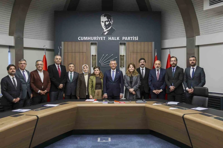 CHP Genel Başkanı Özel, Diyarbakır Kent Koruma ve Dayanışma Platformu temsilcileriyle bir araya geldi