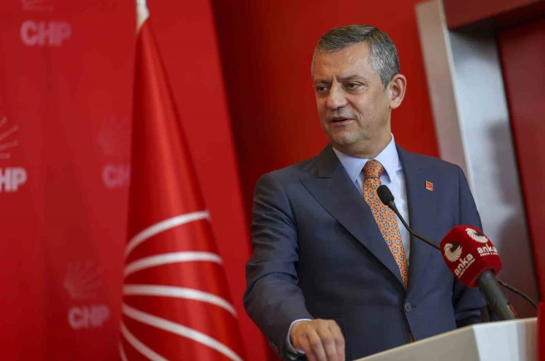 CHP Genel Başkanı Özel ile Saadet Partisi Genel Başkanı Arıkan bir araya geldi