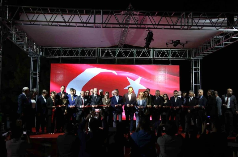 CHP Genel Başkanı Özel, Uşak Belediyesi Ferdi Zeyrek Amfi Salonu açılışına katıldı