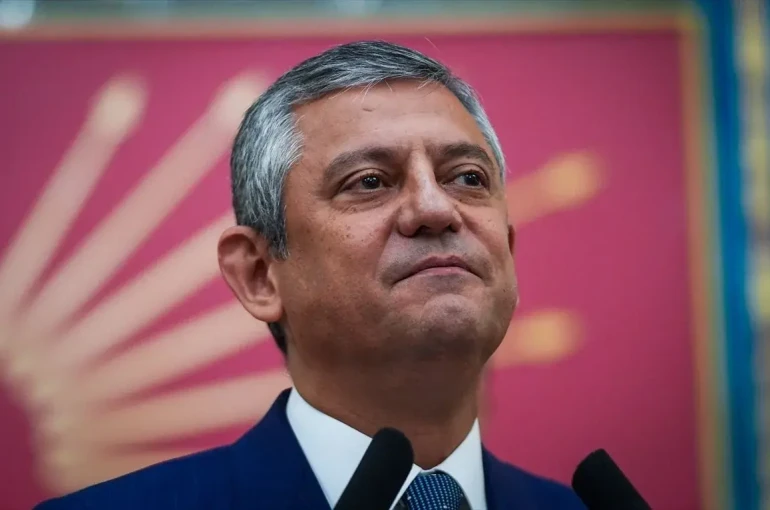 CHP Grup Başkanı Özel: "Bugün burada oturanların meziyetleri, kaybetse de demokrasiye sahip çıkmak"