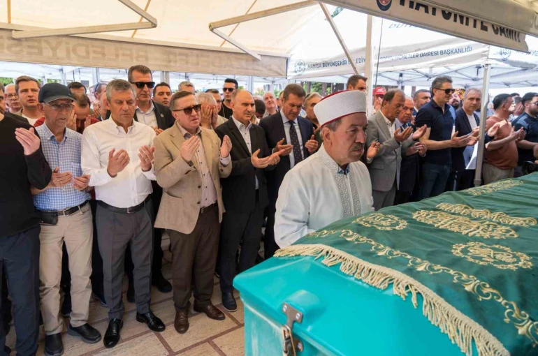CHP Grup Başkanı Özel’in amcası son yolculuğuna uğurlandı