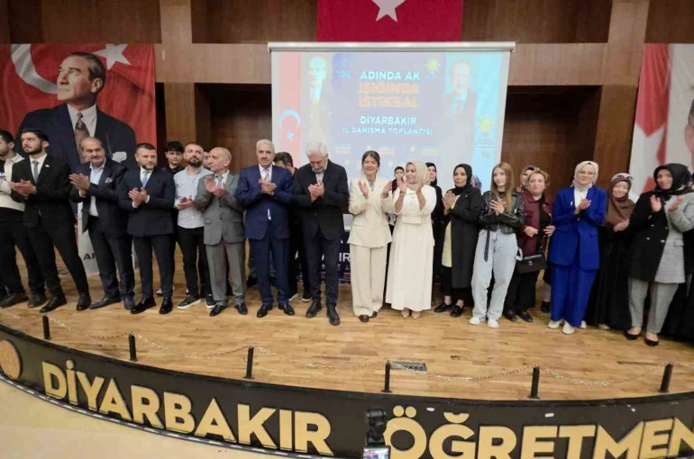 CHP ve YRP’den ayrılan 100 kişi AK Parti’ye katıldı
