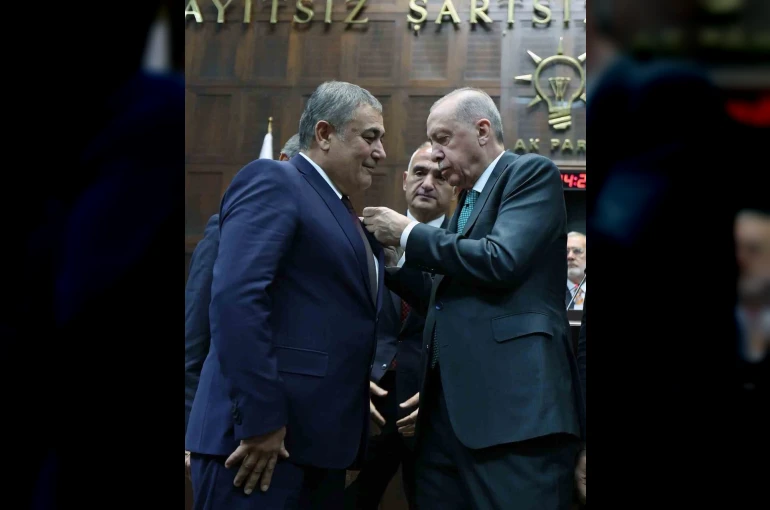 CHP’den istifa eden Aksu Belediye Başkanı Yıldırım AK Parti’ye katıldı