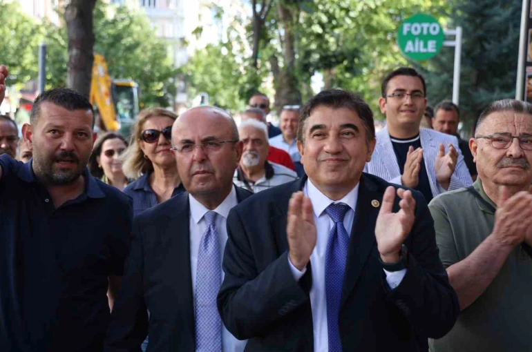 CHP’den istifa eden Kırşehir Belediye Başkanı Ekicioğlu ve teşkilatlar Yeni Parti’ye katıldı
