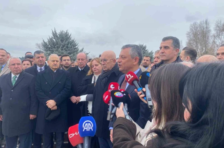 CHP’nin eski Genel Başkanı Deniz Baykal mezarı başında anıldı