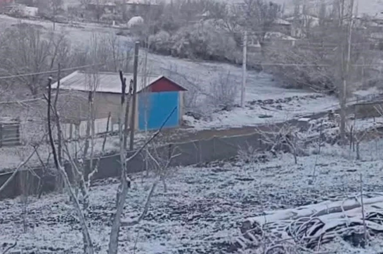 Çiçekdağı ilçesinde Nisan ayında kar yağdı