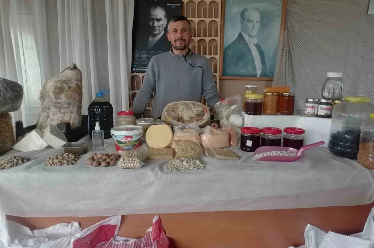 Çiftçilerden topladıklarıyla ramazan kolisi hazırlıyorlar