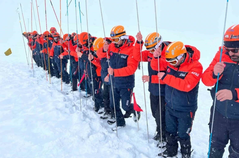 Çığ riskine karşı bölgesel AFAD eğitimi Van’da başladı