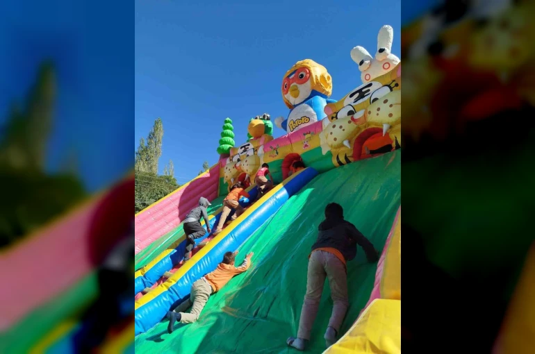 Çıldır’da ‘Merkezim Her Yerde’ projesi köy çocuklarıyla buluştu