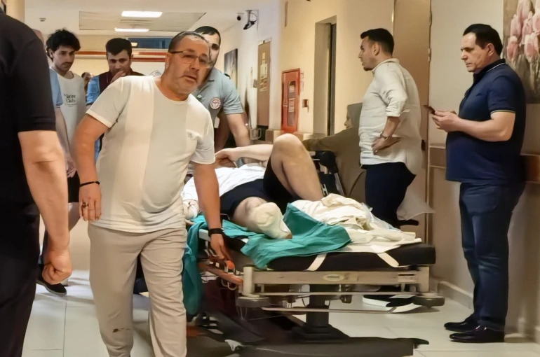 Çim biçerken parmaklarını biçti