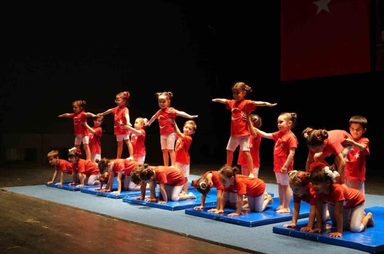 Cimnastik kursu öğrencileri hünerlerini sergiledi