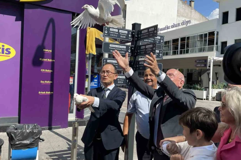 Çin Büyükelçisi, Fethiye’de güvercin uçurdu