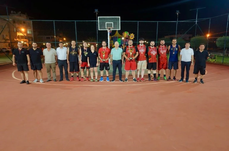 Çine’de 3x3 Sokak Basketbolu Turnuvası kupa töreniyle tamamlandı