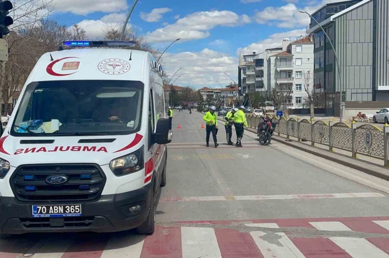 Cipe arkadan çarpan motosikletli genç yaralandı 
