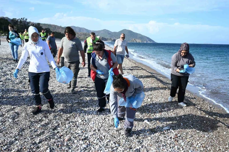 Çıralı’da sahil temizliği yapıldı