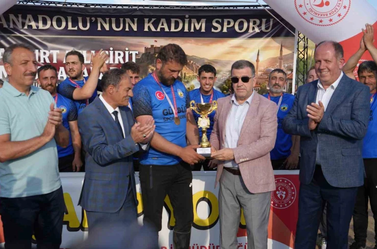 Cirit finalinde geri dönüş: 7 puan geriden geldi, yarım puan farkla Bayburt şampiyonu oldu