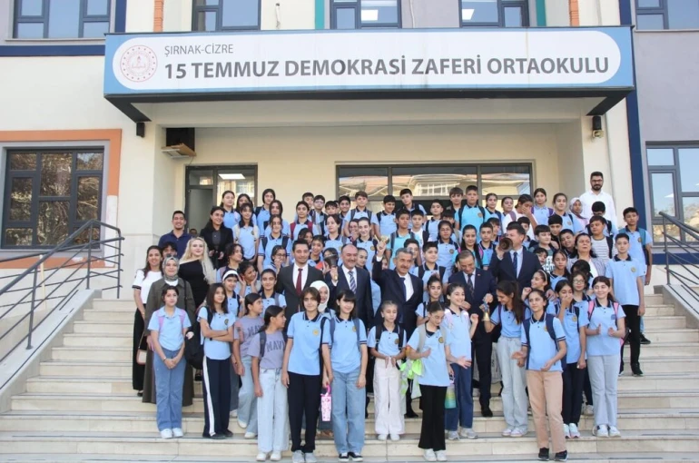 Cizre’de ilk ders zili çaldı, 46 bin 349 öğrenci ders başı yaptı