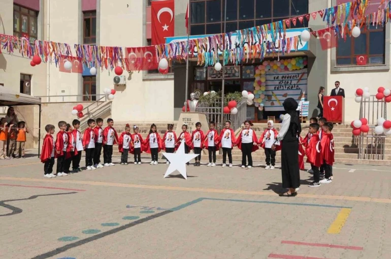 Cizre’de İlköğretim Haftası coşku ile kutlandı