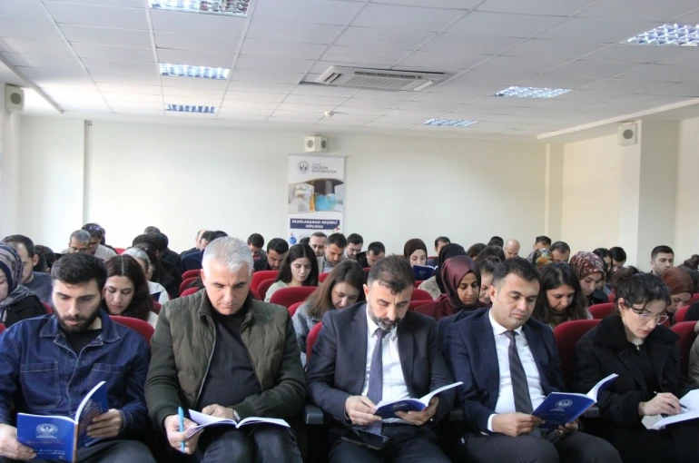 Cizre’de öğretmenlere "anlayarak hızlı okuma" eğitimi