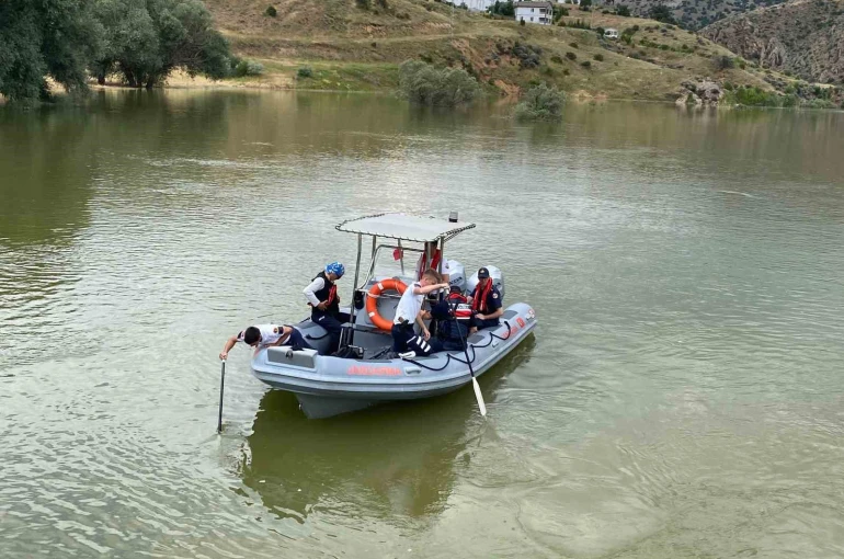 Çocuğunu kurtarmak için Kızılırmak’a giren babanın cansız bedeni bulundu