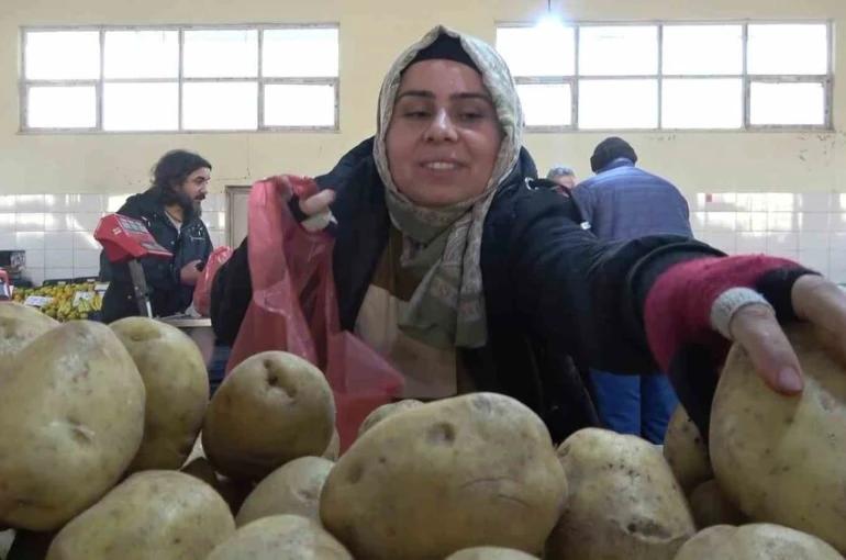 Çocuk gelişimci pazarcı: Amasya pazarının tek kadın esnafı