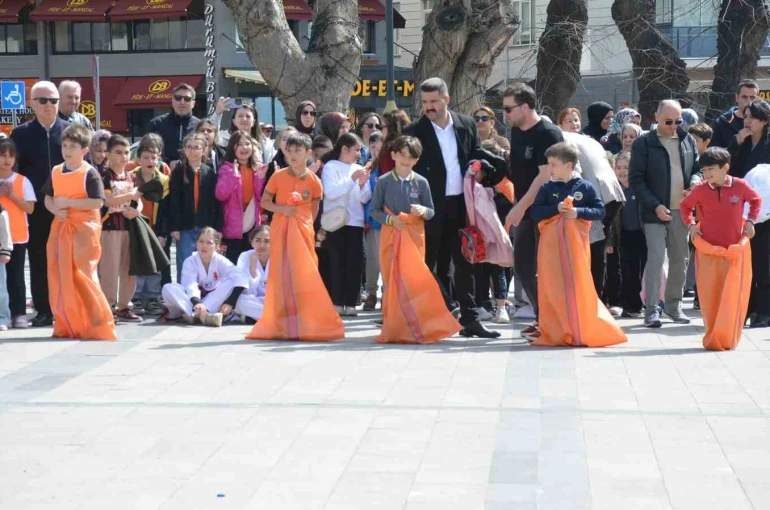 Çocuk şenliği Sinop’ta renkli görüntülere sahne oldu