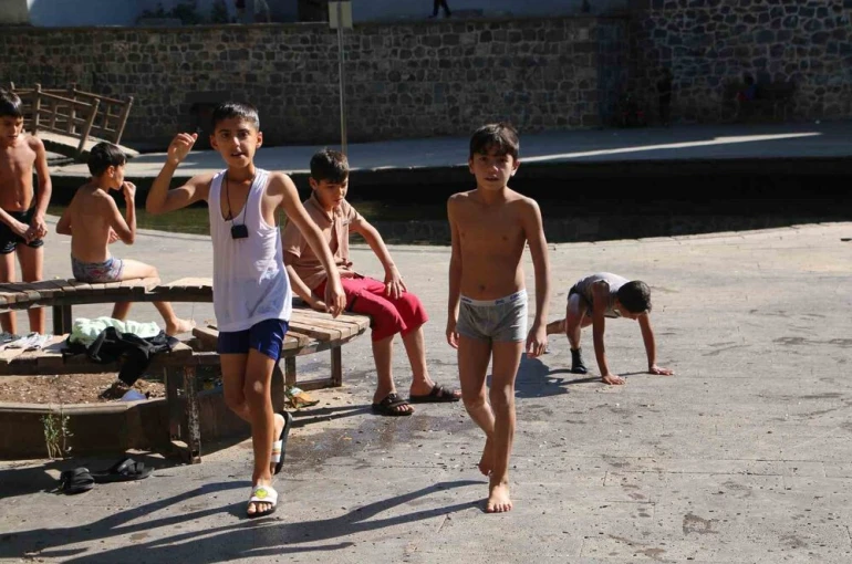 Çocuklar ’ekim’ dinlemedi, Anzele’nin yolunu tuttu