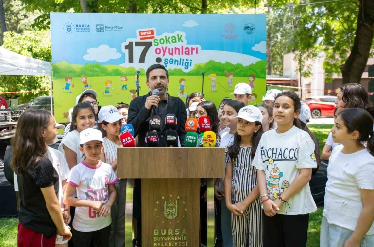 Çocuklar eskimeyen oyunlarla doyasıya eğlendiler