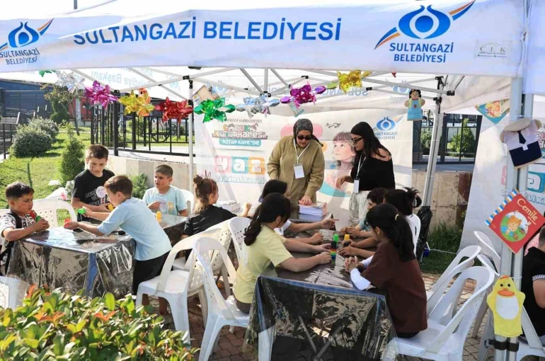 Çocuklar Sultangazi Kitap Kafe etkinliklerinde hem öğrenip hem eğleniyor