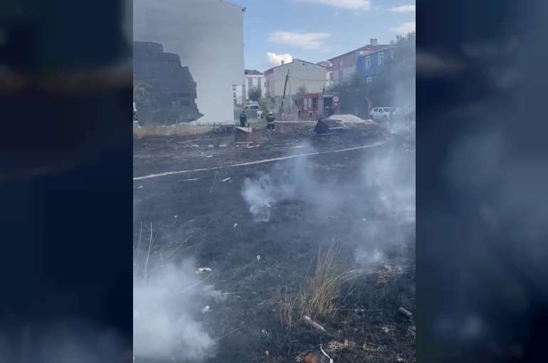 Çocukların yaktığı iddia edilen boş arsayı itfaiye söndürdü 