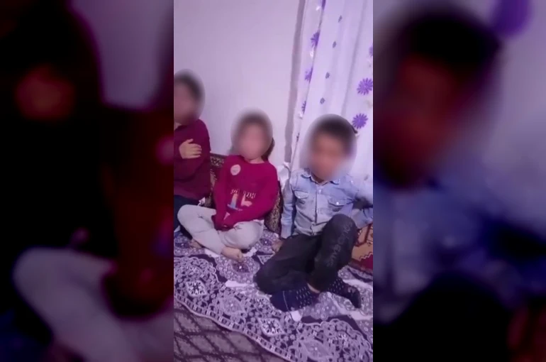 Çocuklarına kemerle işkence yapıp bir de cep telefonuyla kayıt altına aldı