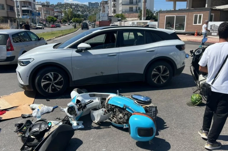 Çocuklarını okuldan almak için yola çıkan anne, motosikletiyle karıştığı kazada hayatını kaybetti