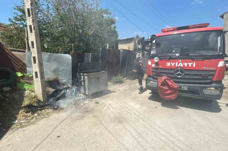 Çöp konteynerinde çıkan yangın korkuttu
