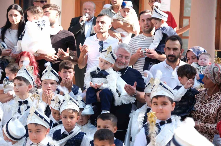 Çorum Belediyesi’nin çocuk şenliği ve geleneksel sünnet şöleni renkli görüntülere sahne oldu